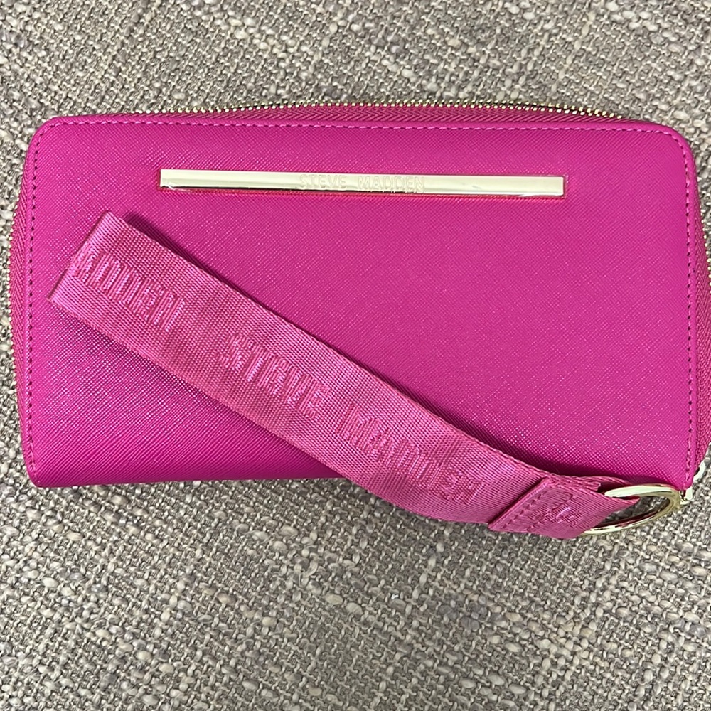 Steve Madden zip around wallet wristlet
